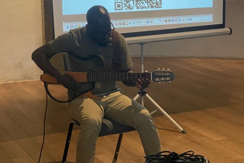 Quand un des participants clôture en musique_